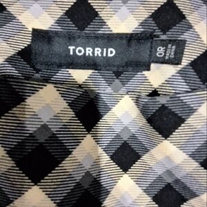 Torrid Black and White Casual Button Down Shirt